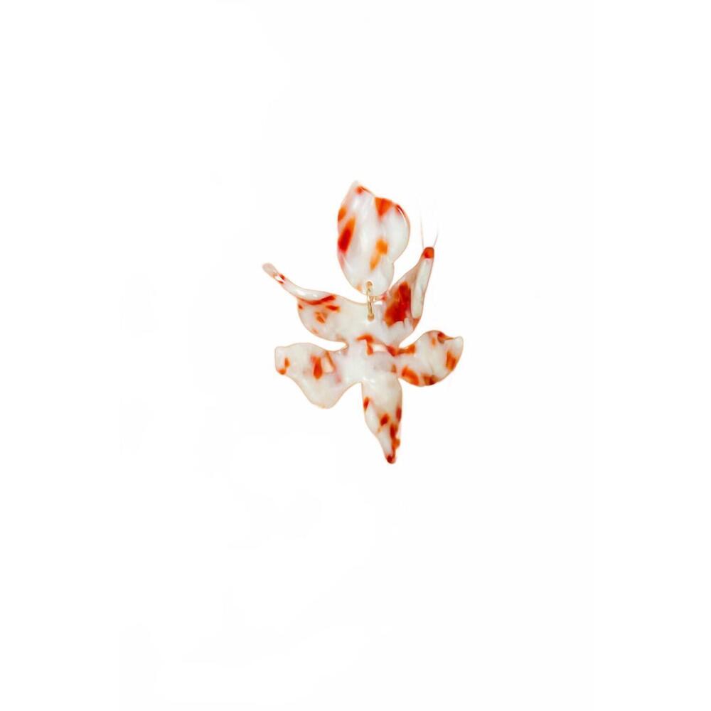 NEW LINNY CO flora earrings in bevo pearl